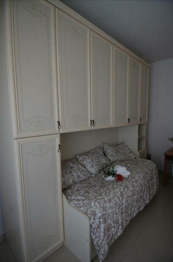 "La Casa Di Mariagrazia" Rooms Con Cucina Condivisa E Terrazza 삼미첼디바리 외부 사진
